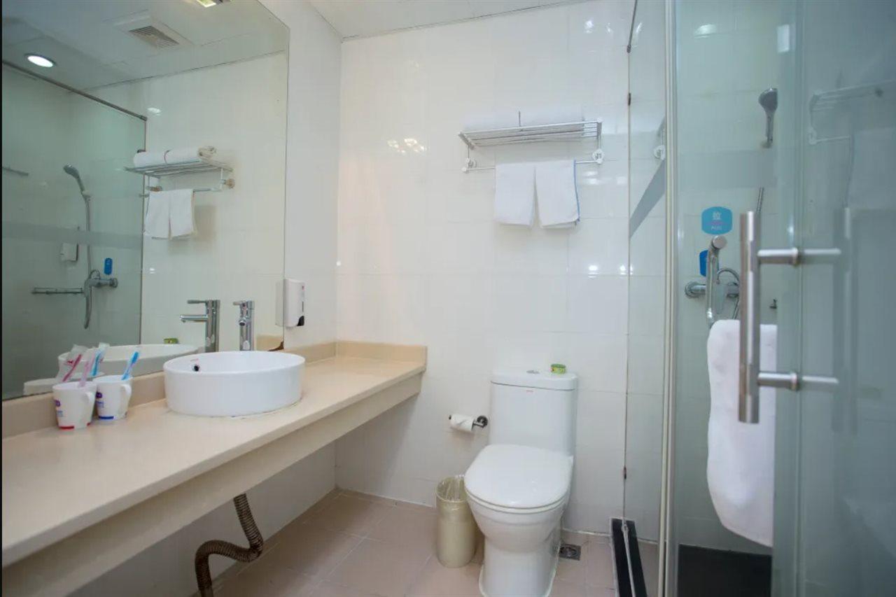 Hanting Bund Nanjing Dong Road Pedestrian Street Hotel 2*